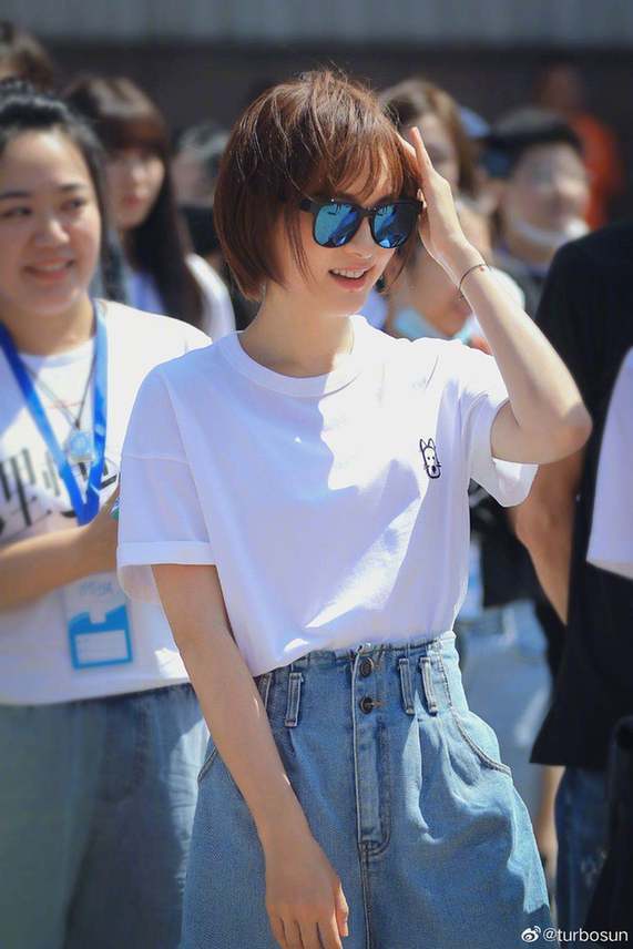 造型|孙俪新戏开机生图曝光 齐耳短发筷子腿满满少女感