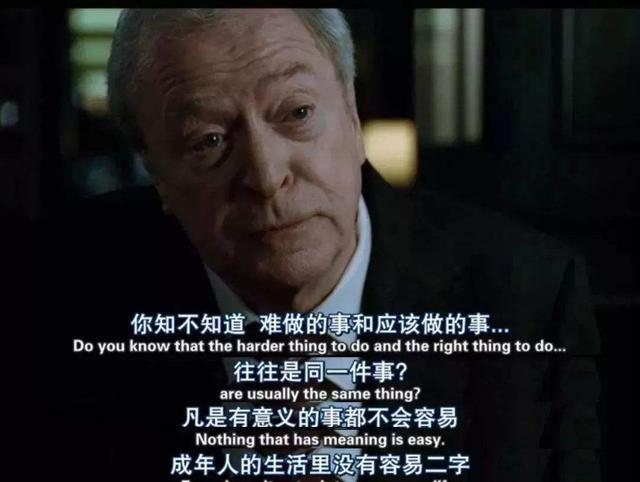 成年人的世界没有容易二字！大叔深夜坐马路中崩溃哭诉，连说”生活太难太累”