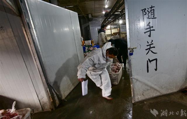 战疫“摆渡人”张林的十二时辰