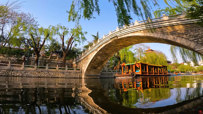 【诗画泉城】琵琶泉：嘈嘈切切错杂弹 大珠小珠落玉盘