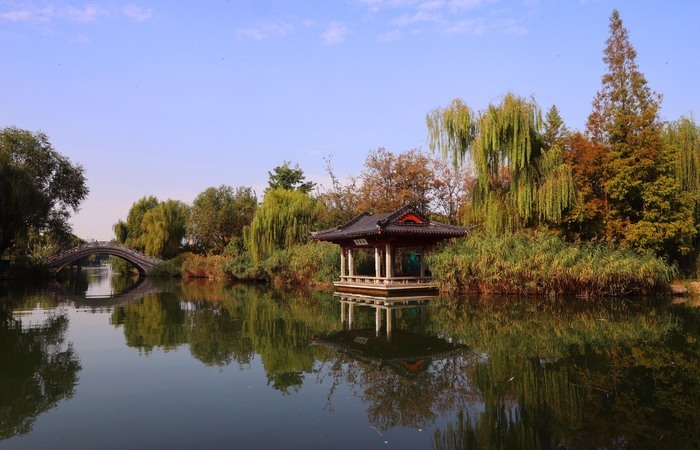 初冬时节 泉城明珠“秋色”正浓 诗意盎然