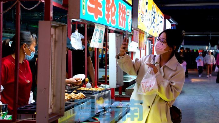 济南这些夜市“花式上新”，一幅活力满满的夜宴图徐徐展开