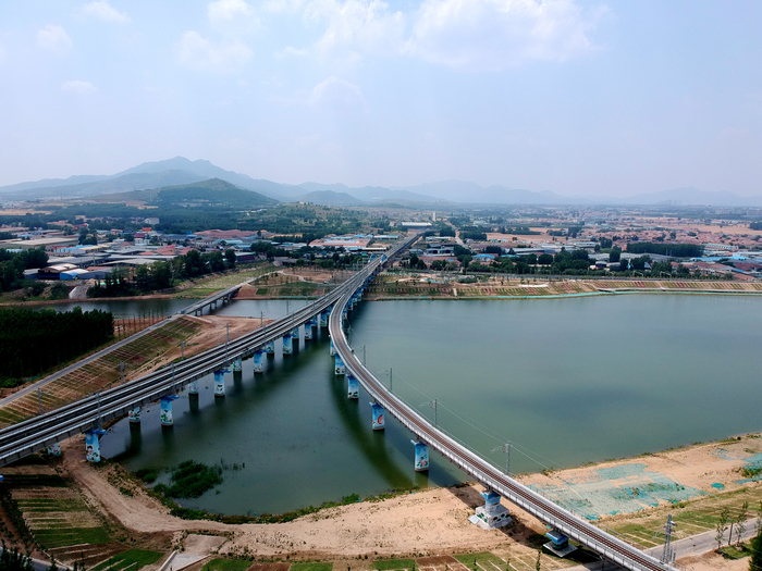 山东梁邹铁路专用线开通运营