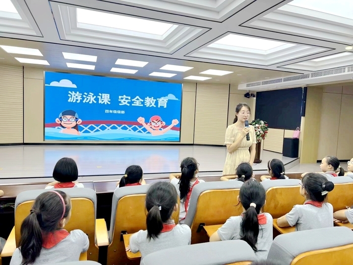 实名羡慕！齐鲁学校游泳成校内必修课