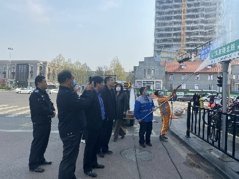 “城市家具”焕然一新！济南城管全力推进一体化综合保洁成效显著名