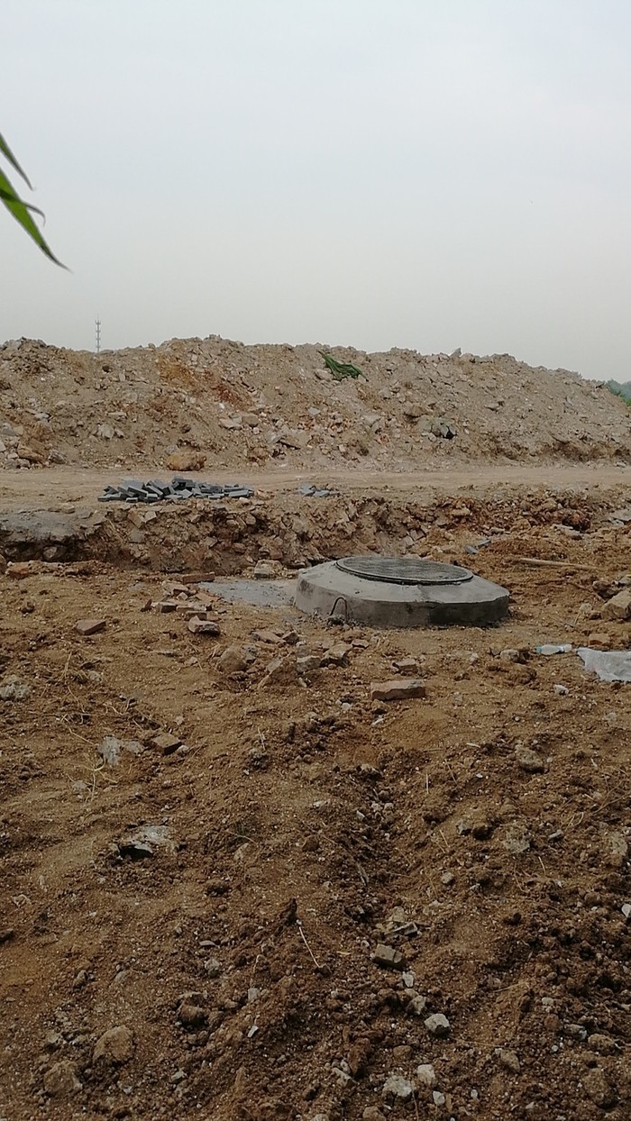 【啄木鸟在行动】春秀路、将山佳苑东南方向有大面积渣土、碎石裸露