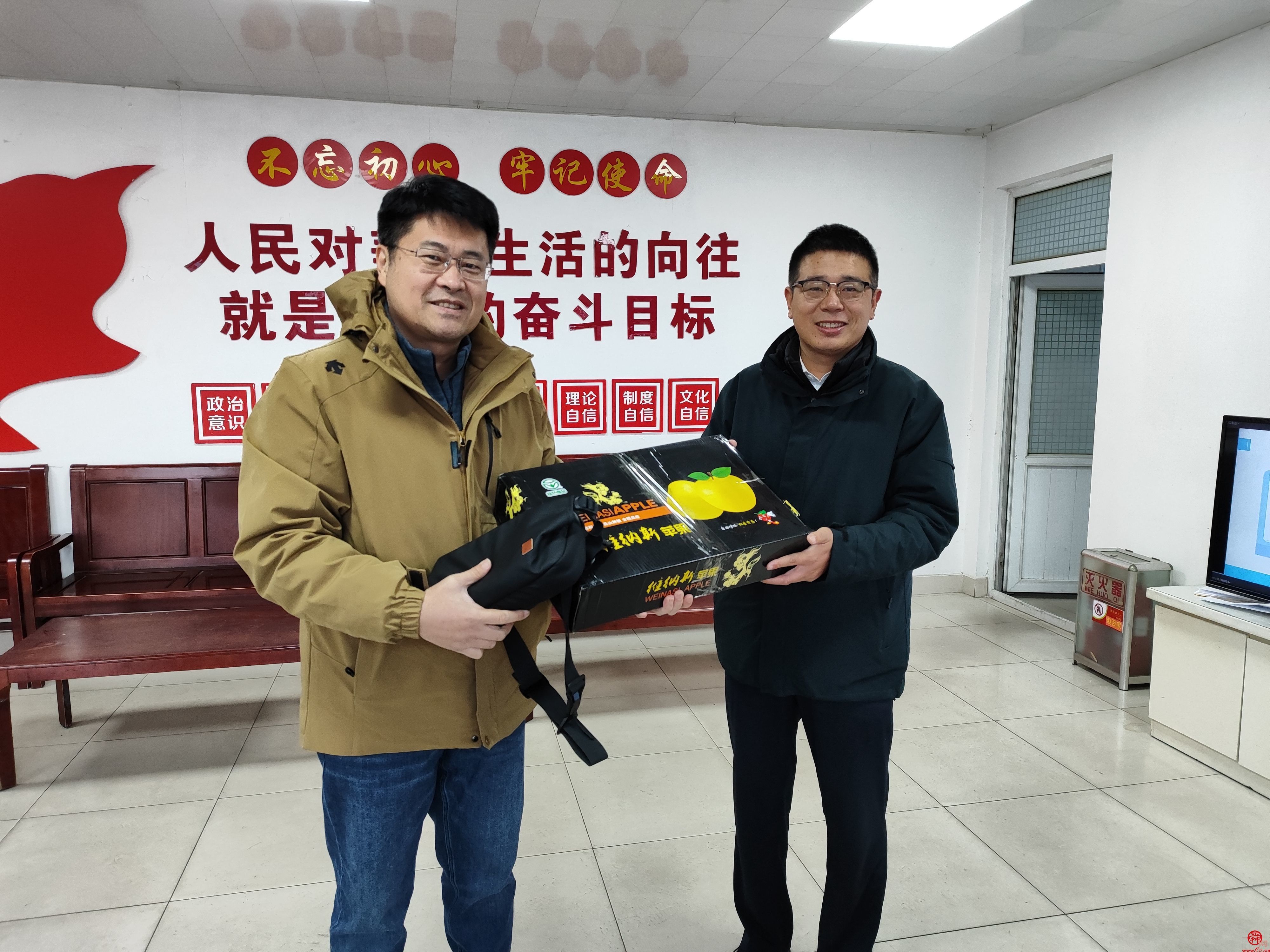 乘客包里装了不少贵重物品 幸亏被济南公交司机发现