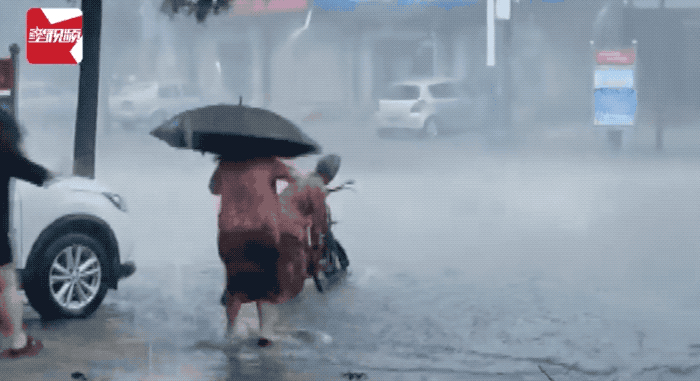 山东暴风雨中的这一幕，必须狠狠点赞！