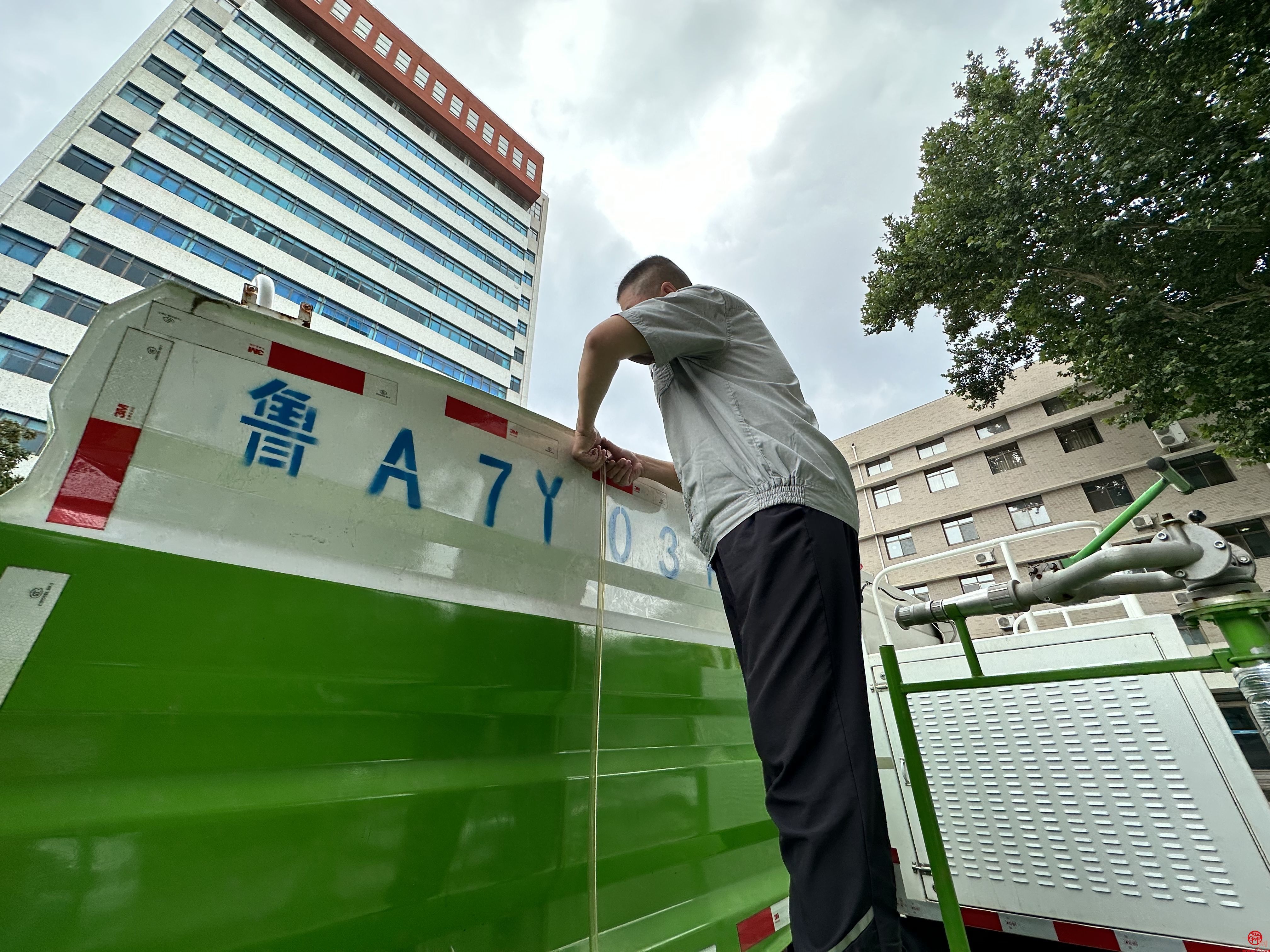 济南水务让灾区人民喝上干净水  山东省住建系统支援涿州防汛供水救援队奔赴一线