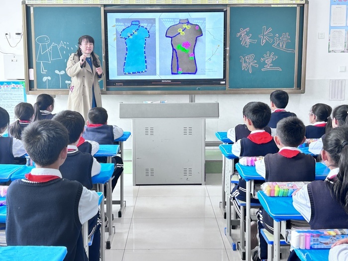 莱芜区世纪城小学魅力家长进课堂
