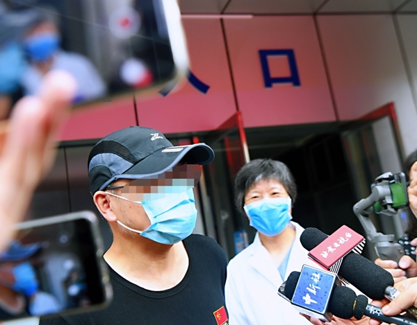 新发地疫情首例出院患者提醒市民：“一定要戴好口罩！”