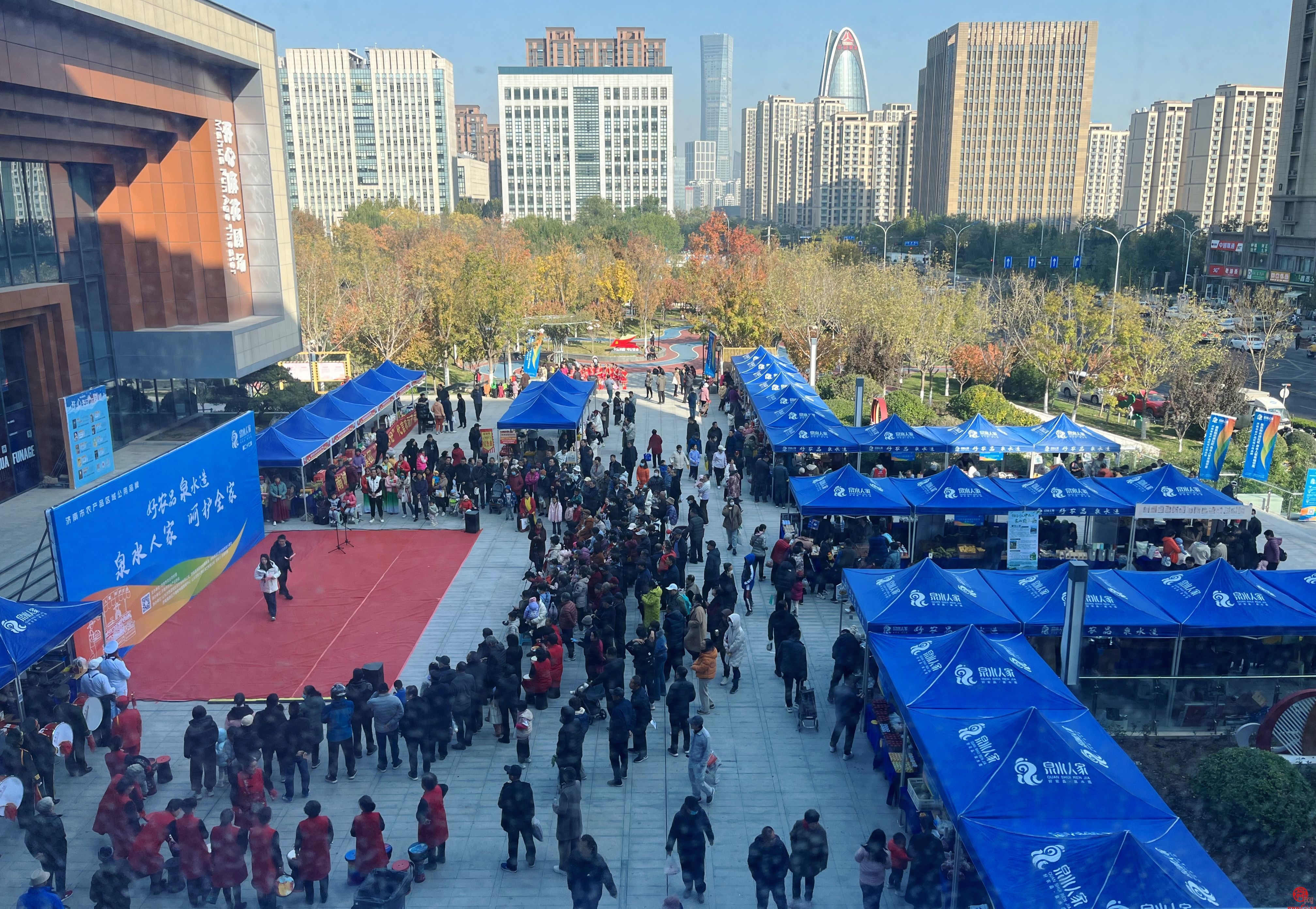 烟火气“沉甸甸”！ 泉水人家社区里收获暖融