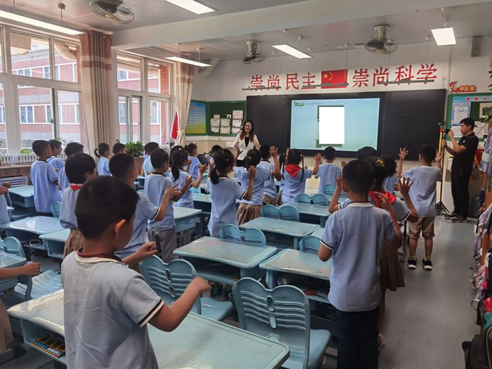家长进课堂，为孩子们带来传统文化之旅