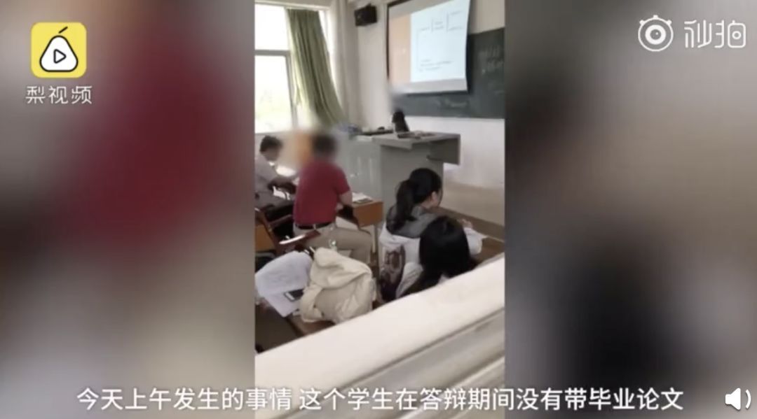 老师怒扔学生论文被约谈，网友却说：不怪他