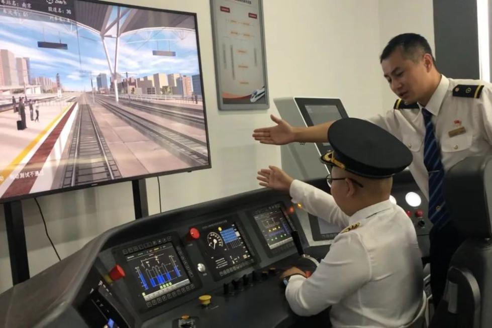 和奥特曼见面、拍武侠电影……他们用“私人订制”守护罕见病儿童的梦想