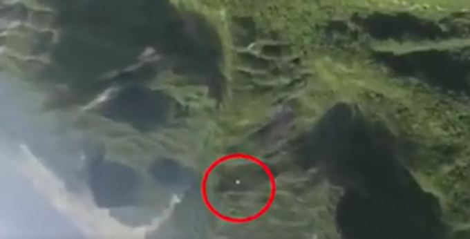 最新!张家界女翼装飞行员最后一跳画面 村民要带路费寻失联女生系谣言