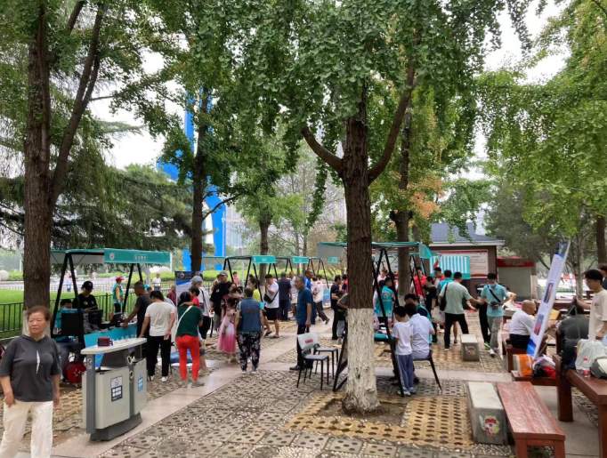 泉城广场“爱心集市”诚招“爱心伙伴”