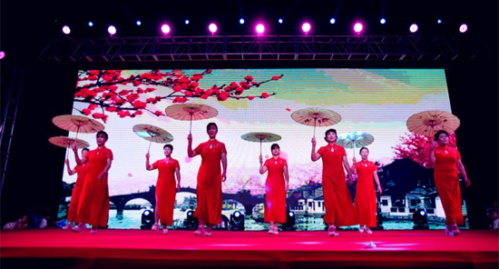 百名青年记者走基层丨西市场街道举办庆祝北大片区回迁两周年暨喜迎新中国成立70周年社区喜乐会