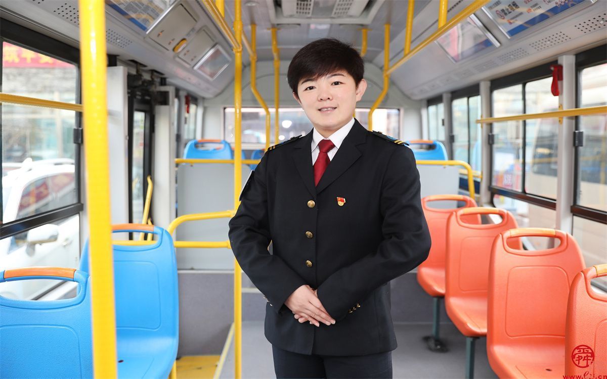 山东好人孟苓菲：争做公交先锋 当好百姓司机