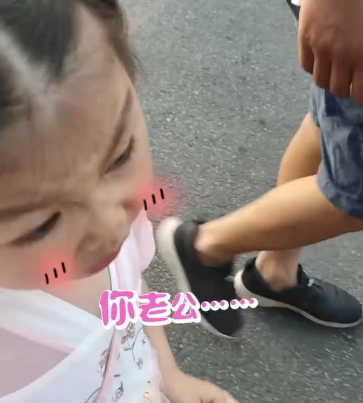 4岁萌娃“教育”妈妈：有话好好说，不要打你老公！