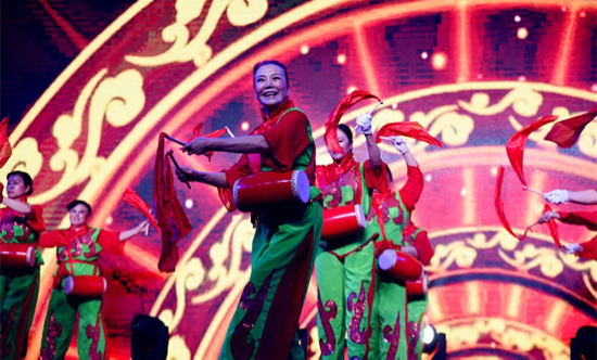 百名青年记者走基层丨西市场街道举办庆祝北大片区回迁两周年暨喜迎新中国成立70周年社区喜乐会