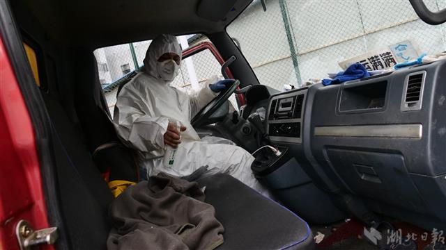 战疫“摆渡人”张林的十二时辰