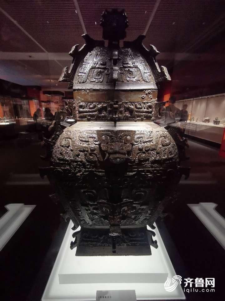 山东回归文物蝉冠菩萨像国家博物馆展出
