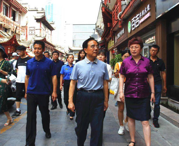 引领创卫攻坚  济南城管打出十大“组合拳”