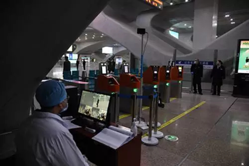 护送你的返程，他们准备好了