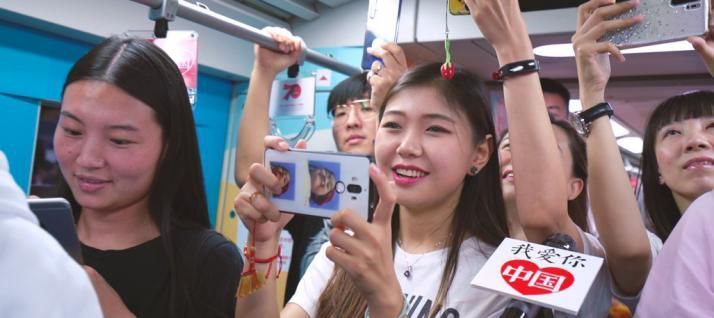 燃！北京地铁2号线，他们用一场青春的快闪表白