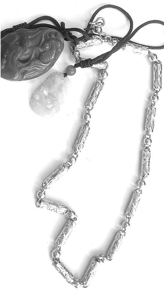 杭州公交车上发现2斤重金项链 司机：第一次见这么重的