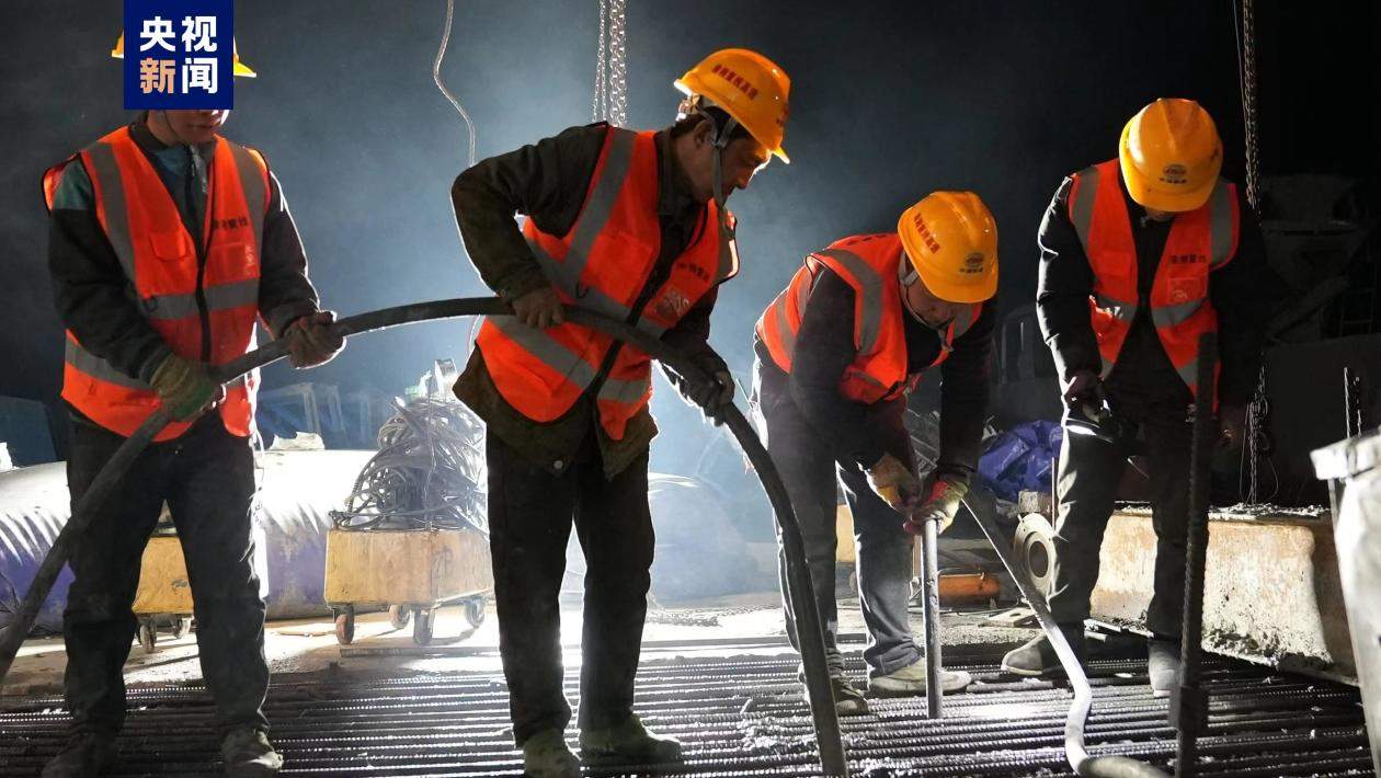 渝湘复线高速鱼梁溪特大桥双幅贯通