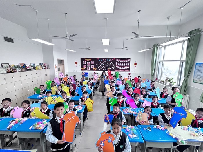 莱芜区世纪城小学魅力家长进课堂