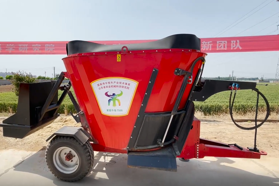 山东农机科研新答卷：成套技术装备助推“家庭牛场”机械化水平