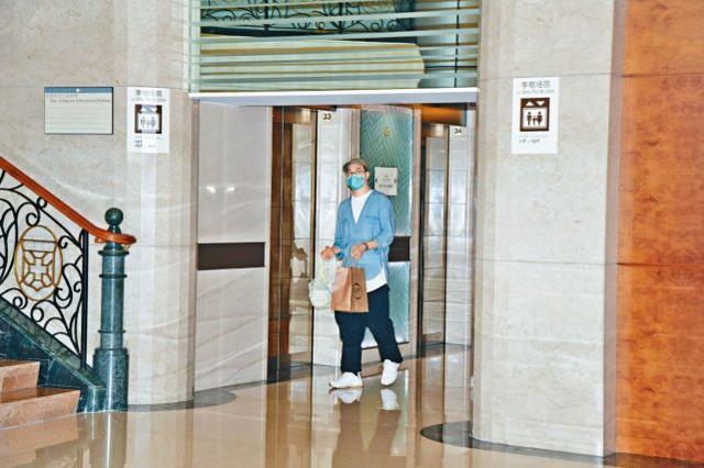 曾志伟第二任太太患癌去世，两人最后一次公开同框照曝光