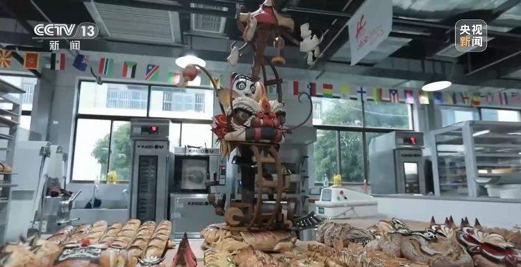 被面团“锤炼”了多年 95后中国小伙获世界面包冠军