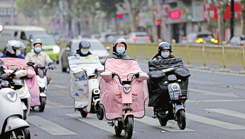 冷空气上线外出注意保暖