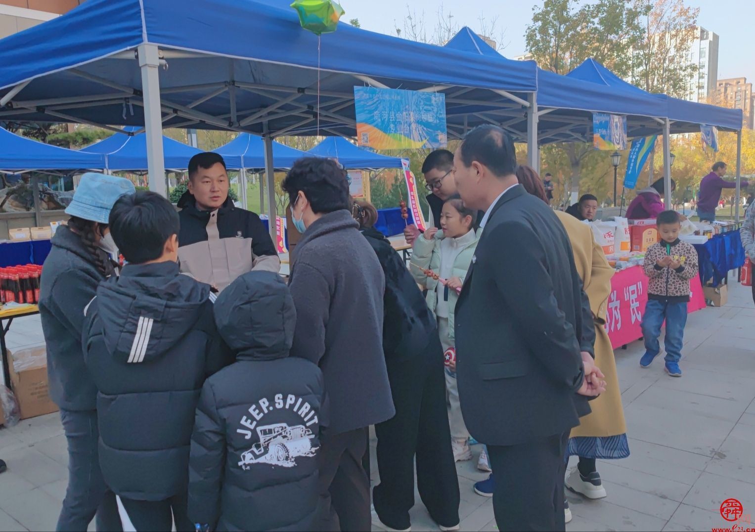 烟火气“沉甸甸”！ 泉水人家社区里收获暖融