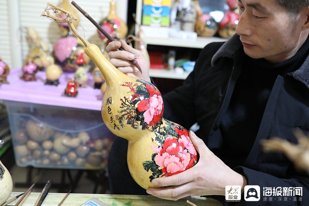 日照民间艺人手绘“牛“葫芦迎新春