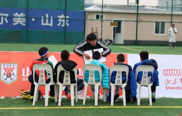 第一届济南市青少年足球俱乐部联赛隆重开幕
