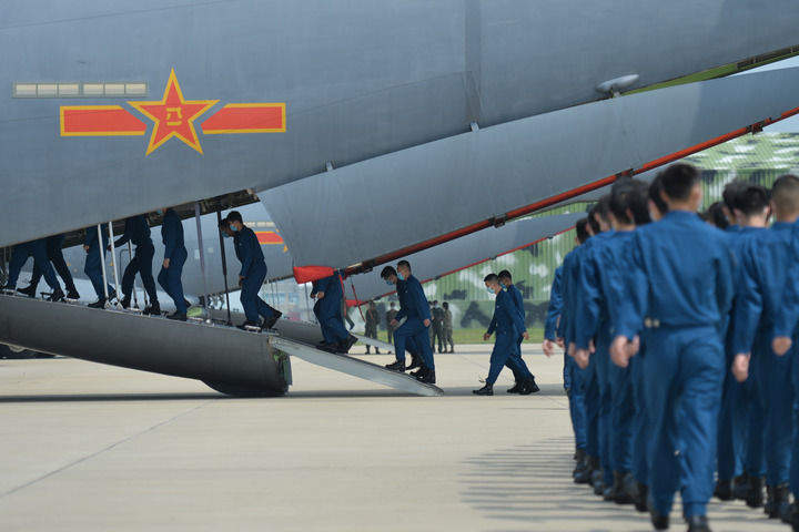 空军2022年度招飞工作圆满结束 首次派出运-20飞机运送新录取飞行学员入校报到