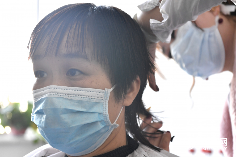 90后护士和闺蜜相约报名支援湖北独自入选：我会带着你亲手绣的平安符胜利归来