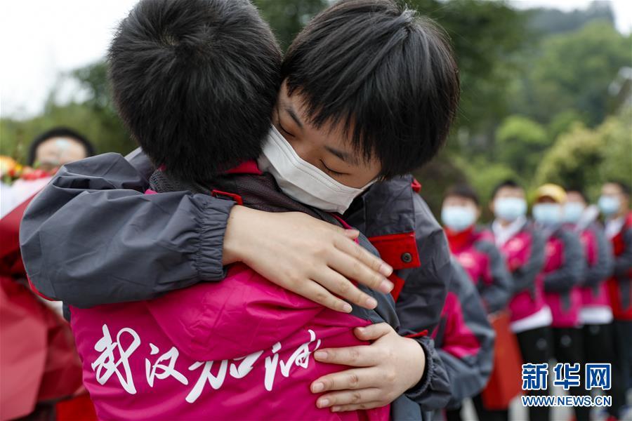 重庆：首批返渝支援湖北医疗队结束集中休养