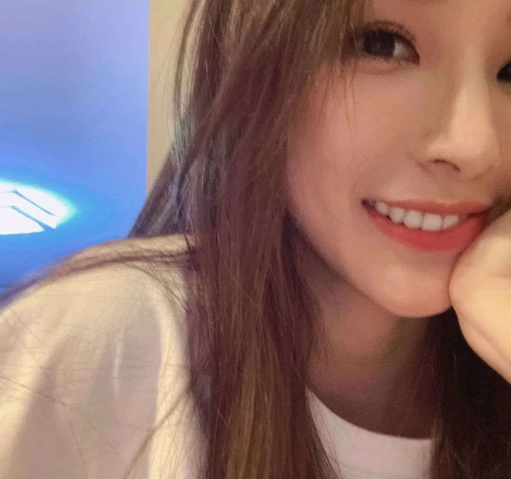 主持人马凡舒好像女团门面 网友：爱了爱了！