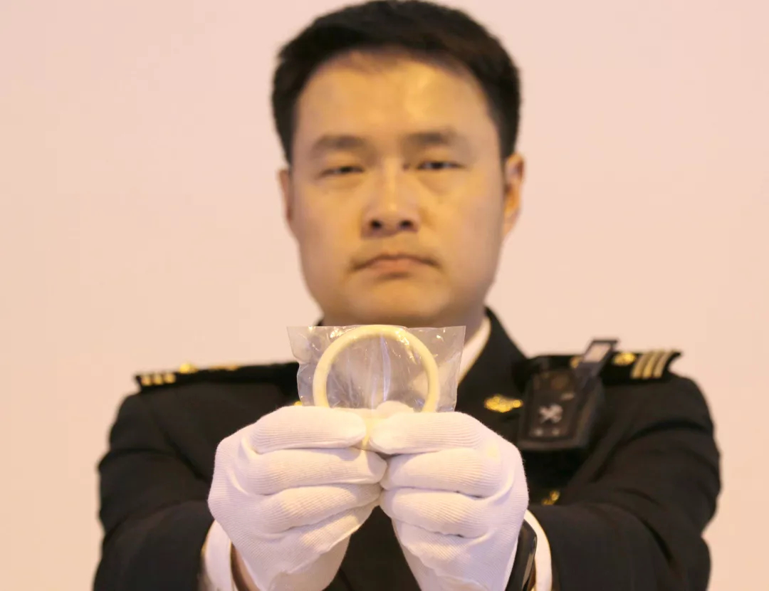 精美的象牙背后是残忍的杀戮，请拒绝象牙制品！