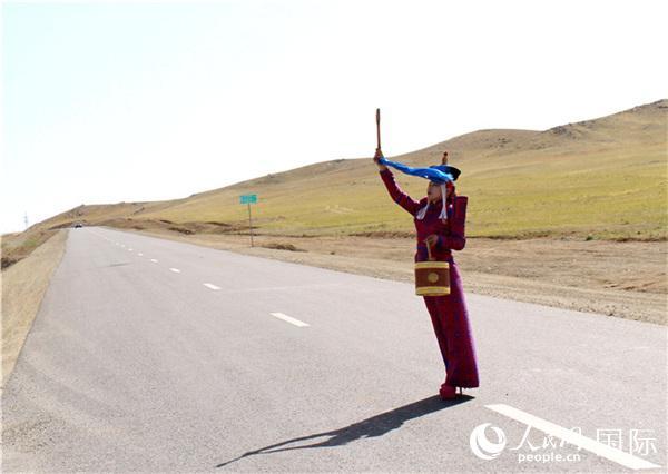 中企承建蒙古国巴彦洪戈尔129.4公里公路竣工通车