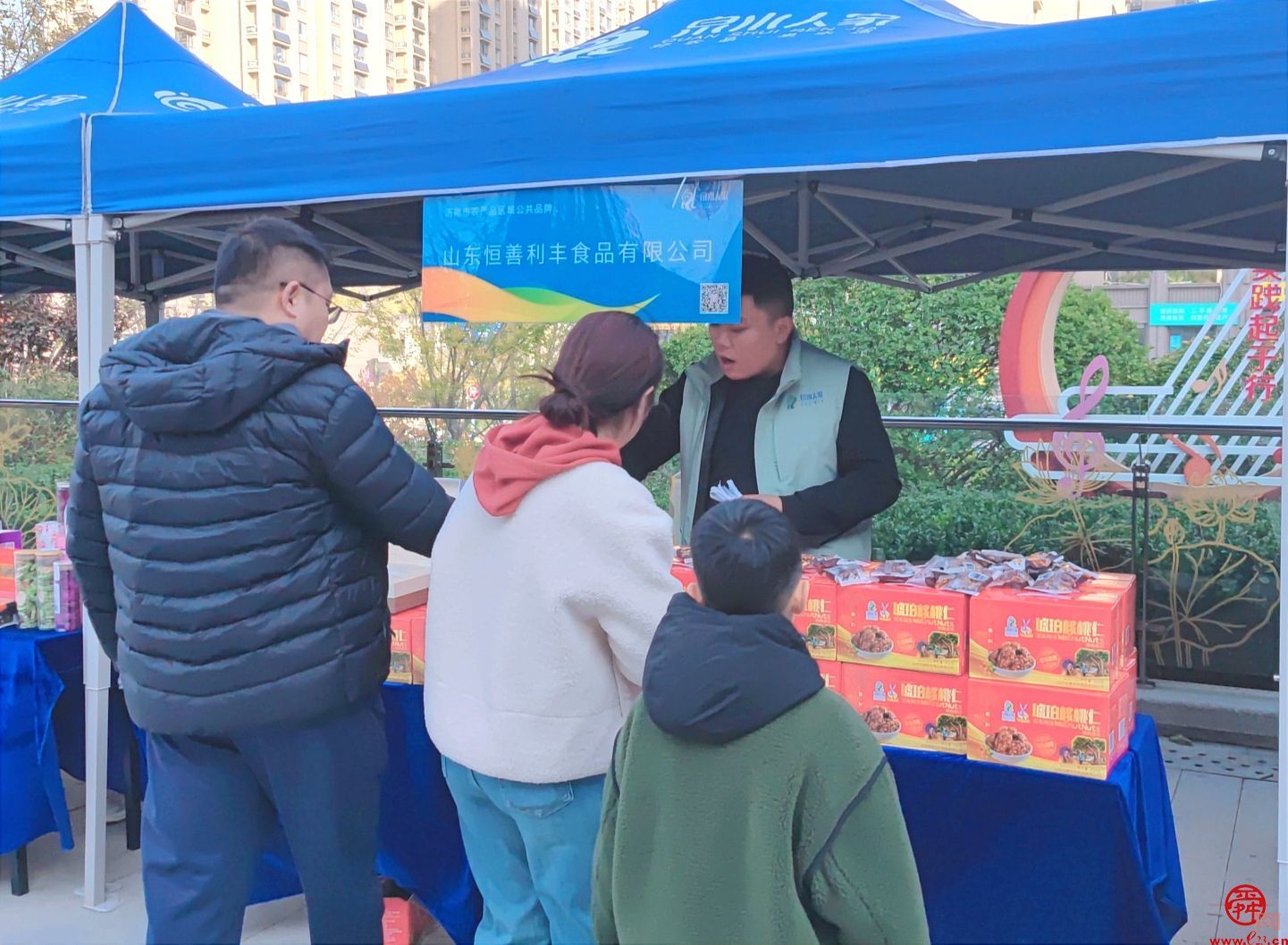 烟火气“沉甸甸”！ 泉水人家社区里收获暖融