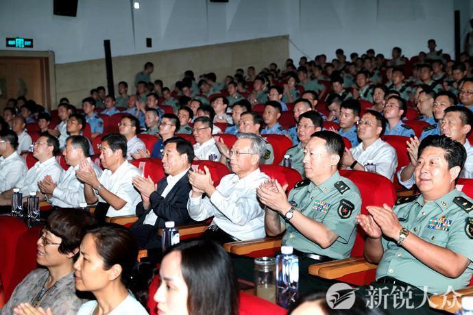 军地领导观看大型民族歌剧《沂蒙山》