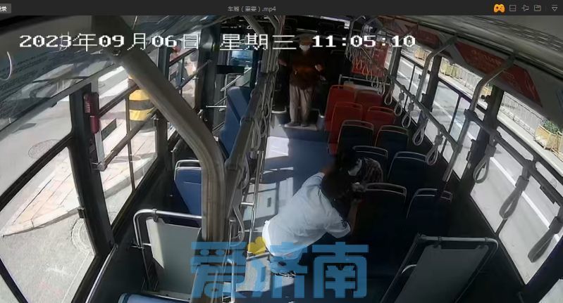 乘客三次晕倒，“济南老师儿”齐救援