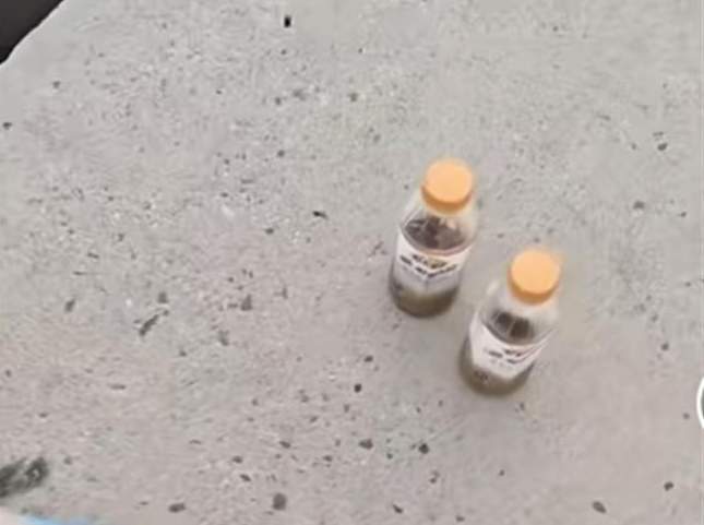 海南警方通报“女子为净化海水丢塑料瓶装液体”